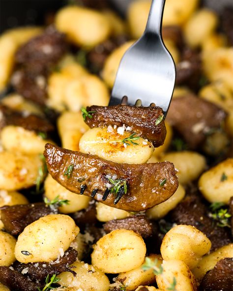 Steak And Cauliflower, Vegan Sweets Recipes, Cauliflower Gnocchi, Plant Based Diet Recipes, Gnocchi Recipes, Steak Bites, Korean Bbq, Healthy Fruits, Vegan Cooking