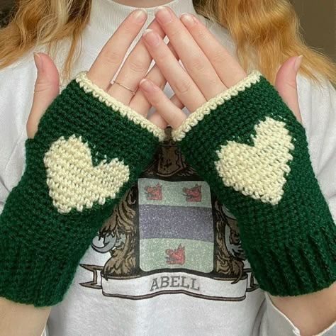 Crochet Fingerless Gloves Free Pattern, Fingerless Gloves Crochet Pattern, Crochet Pieces, Glove Pattern, Crochet Skull, Crochet Gloves Pattern, Crochet Hack, Confection Au Crochet, Crochet Turtle