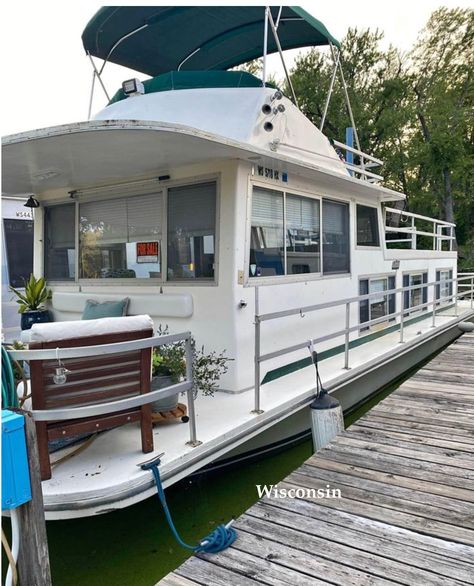 1975 Gibson 42 Ft Houseboat For Sale By Owner in Wisconsin Under $18K - Includes 2024 Slip! Small Houseboats For Sale, Gibson Houseboat, Pontoon Houseboats For Sale, Liveaboard Boats For Sale, Houseboat Remodel, Houseboat Decor, Houseboats For Sale, Small Houseboats, Pontoon Houseboat