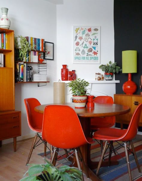 modern red dining chairs Remodel Entryway, Red Dining Chairs, Orange Chairs, Remodel Farmhouse, Red Chairs, Red Dining Room, Eclectic Dining Room, Eclectic Dining, Small Kitchen Tables