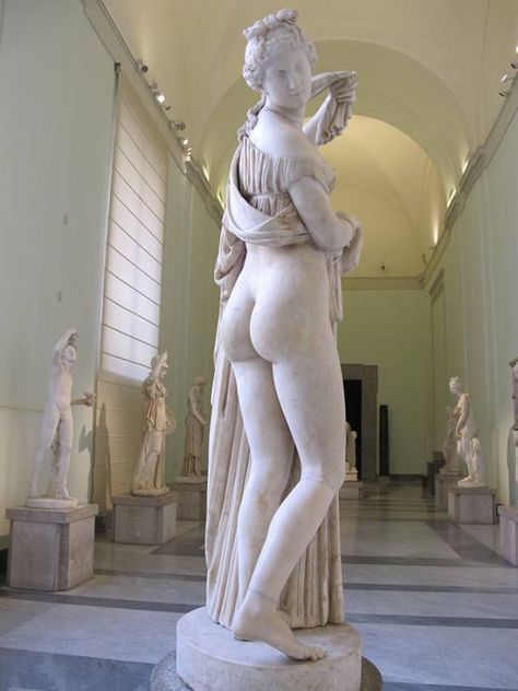 12 facts about butts Ancient Greek Sculpture, Roman Statue, Greek Statues, Greek And Roman Mythology, Ancient Origins, Art Folder, Marble Statues, Goddess Of Love, Sculpture Painting