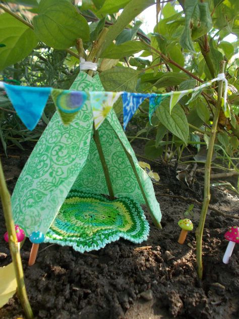 Fairy Tent, Fairy Garden Ideas, Fairy Village, Fairy House Diy, Miniature Fairy Garden, Fairy Furniture, Mini Fairy Garden, Faeries Gardens, Fairy Crafts