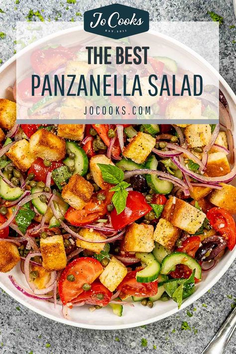 Fresh Panzanella Salad Recipe: Bursting with ripe tomatoes, crusty bread, and tangy vinaigrette. Perfect for summer picnics and gatherings! #panzanella #salad #recipe Garden Salads, Panzanella Salad Recipe, Panzanella Recipe, Crouton Salad, Cold Salads, Vegetable Salad Recipes, Jo Cooks, Panzanella Salad, Bread Salad