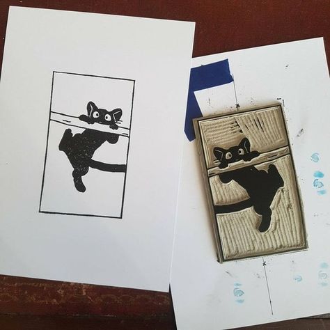 Linocut Prints Beginner, Lino Print Ideas Easy Animal, Linoleum Printmaking Easy, Small Linocut Ideas, Linoleum Carving Ideas, Print Carving Ideas, Relief Printmaking Ideas, Linolium Printing Designs, Stamp Drawing Ideas