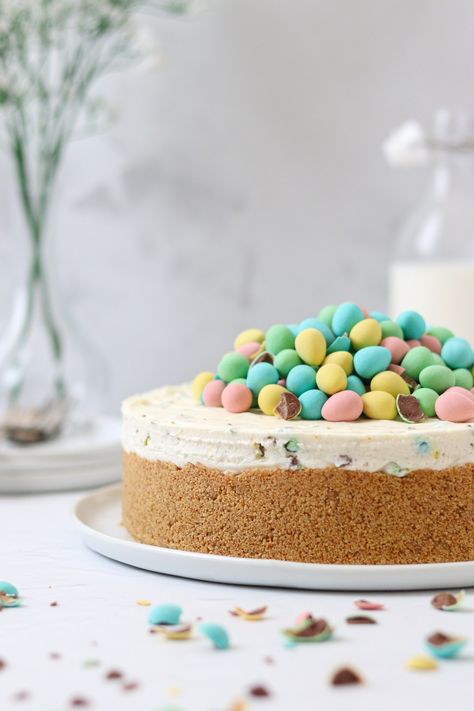 The best No-Bake Mini Egg Cheesecake - Taryn's Tasting Table No Bake Mini Egg Cheesecake Recipes, Easy Mini Egg Cheesecake, Mini Egg No Bake Cheesecake, No Bake Mini Egg Cheesecake, Easter No Bake Cheesecake, Mini Egg Cheesecake, Work Desserts, Cheese Desserts, Grain Free Desserts