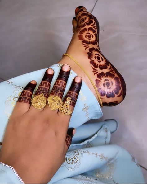 #nigerianhenna #henna #nigeria #wedding #goldjewellery Nigerian Henna Designs, Hand Tattoos For Black Women, West African Henna, Hand Tattoos Black Women, African Henna Designs, Hand Tattoos Black, Nigerian Henna, Henna Hand Tattoos, Tattoos For Black Women