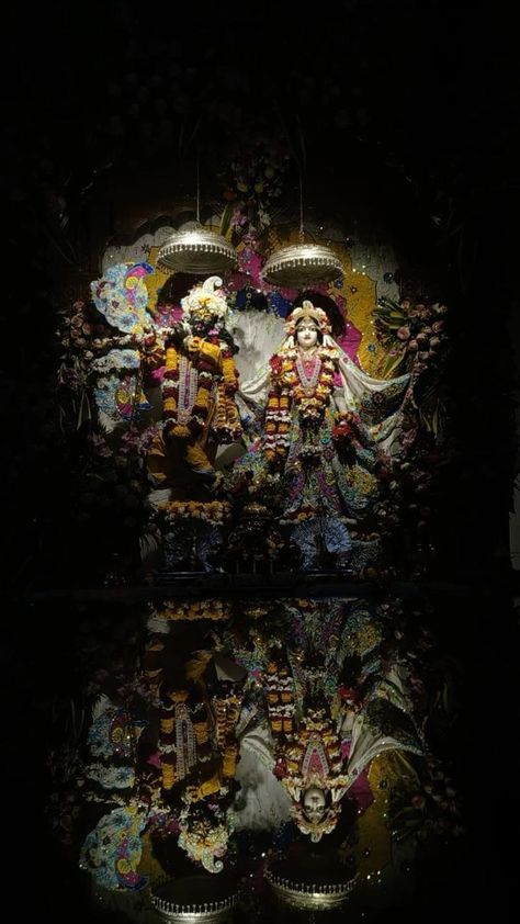 Iskcon Temple Vrindavan, Iskon Krishna Wallpapers, Radhe Krishna Dp, Iskcon Wallpaper, Isckon Radhakrishna, Radha Krishna Dp, Radha Krishna Iskcon, Vrindavan Aesthetic, Iskcon Radha Krishna