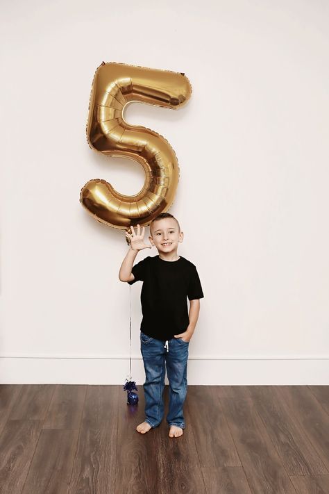 Birthday 5 Boy, Five Year Old Photo Shoot, Boys Birthday Photoshoot Ideas, Boy Birthday Photoshoot, Photoshoot For 2 Year Boy, 5th Birthday Photoshoot Boy, 3rd Birthday Pictures Boy, 5 Year Boy Photo Shoot Ideas, 5th Birthday Photoshoot Ideas Boy