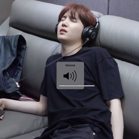 Yoongi Funny, Playlist Covers Photos, Music Cover Photos, Phone Humor, Pop Playlist, Sea Wallpaper, Face Photo, Bts Playlist, Music Covers