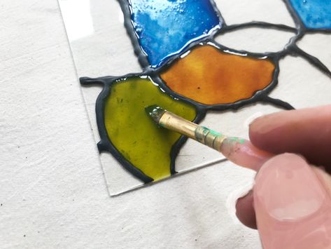 Faux Stained Glass Diy, Stained Glass Diy Projects, Stained Glass Craft, Diy Stained Glass Window, Diy Staining, Glass Diy, Glass Craft, Stained Glass Paint, Puffy Paint