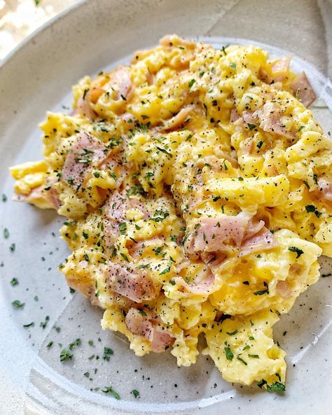 Ham Scrambled Eggs, Ham And Cheese Scrambled Eggs, Scrambled Eggs With Ham And Cheese, Scrambled Eggs With Ham, Scrambled Eggs Ideas, Eggs And Ham, Ham And Eggs Breakfast, Loaded Scrambled Eggs, Eggs And Ham Breakfast