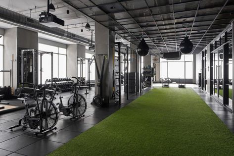 Over 2 jaar zitten wij met onze eigen gym boutique's op meerdere locaties op Goeree- Overflakkee. En zijn wij de grootste aanbieders op het gebied van fitness en gezondheid Boutique Gym Design, Commercial Gym Design, Boutique Gym, Dream Gym, Gym Design Interior, Gym Setup, Gym Studio, Boutique Studio, Personal Training Studio