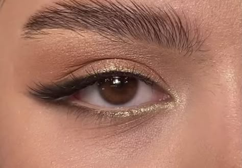 Goldish Makeup Look, Simple Gold And Brown Eye Makeup, Hooded Eye Gold Makeup, Simple Golden Makeup, Gold Simple Makeup Look, Simple Subtle Eye Makeup, Simple Prom Makeup Hooded Eyes, Brown Eyes Gold Makeup, Gold Simple Eye Makeup