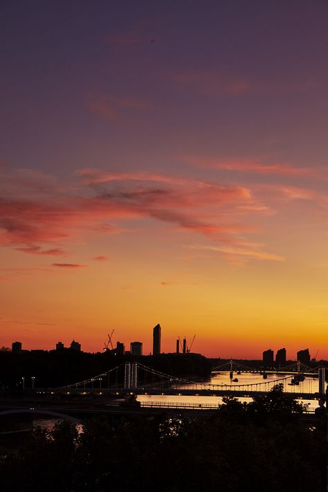 Sunset Aesthetic London, Sunset In London, City Sunset Aesthetic, Battersea London, Sunset London, London Wallpaper, Life In The Uk, Aesthetic London, London Dreams