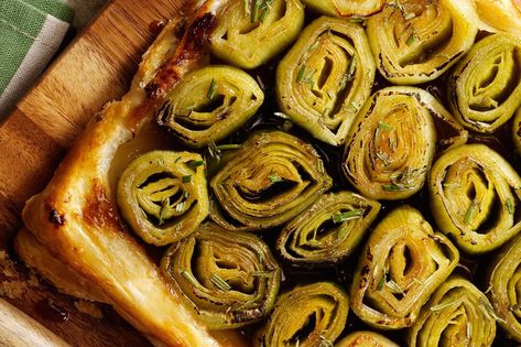 caramelised leek tart tatin - Belleau Kitchen Leek Tart, Tart Tatin, Leek Recipes, Daily Meal Plan, Cast Iron Recipes, Veggie Delight, Allergy Friendly Recipes, Low Carb Paleo, Food Help