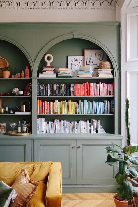 Styling Our Arched Shelving. - KATE LA VIE by Kate Spiers Cozy Happy Home, Anthropologie Home Living Room, Anthropologie Living Room Inspiration, Anthropologie Dining Room, Illinois Garden, Arched Shelving, Anthropologie Living, Rainbow Bookshelves, Anthropologie Living Room