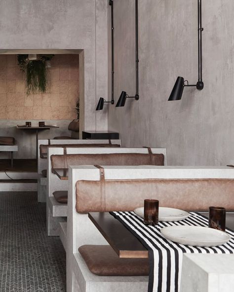 Brutalist Restaurant Interior, Modern Bistro Interior Design, Brutalist Restaurant, Brutalist Cafe, Industrial Restaurant Interior, Brutalist Interior Design, Industrial Restaurant Design, Restaurant Bench, Restaurant Table Design