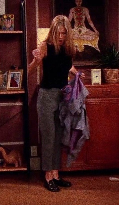 Rachel Green Outfits Thanksgiving, Rachel Green Date Outfit, Rachel Green Loafers, 90s Business Woman Aesthetic, Business Casual 90s, Rachel Suits Outfits, 90s Loafers Outfit, Rachel Green Shoes, Rachel Green Winter Outfits