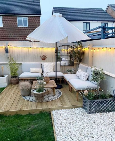 Backyard Inspiration On A Budget, Decking Areas In Garden, Cream Decking, Flat Deck Ideas Backyards, Small Decking Area, Small New Build Garden Ideas, Triangle Garden Ideas, Garden Inspiration Simple, Small Garden Decking