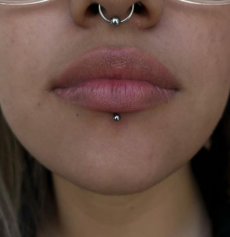 Bottom Lip Piercing: Types, Healing Time, and Aftercare Bottom Middle Lip Piercing, Underlip Piercings, Lower Labret Piercing, Bottom Lip Piercing Middle, Face Peircing, Central Labret Piercing, Lip Piercing Names, Piercings Black Women, Bottom Lip Piercing