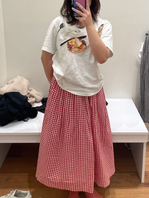 Gingham Skirt Outfit, Red Skirt Outfit, Red Gingham Skirt, Red Skirt Outfits, Gingham Outfit, Spring Skirt Outfits, Checkered Skirt, Gingham Skirt, Red Skirt