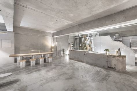 jeonghwa seo crafts brutalist concrete interior for etcetera cafe in seoul Wine Bar Furniture, Bar Furniture Design, Cafe Seoul, Seoul Cafe, Concrete Interiors, Coffee Shops Interior, Coffee Shop Design, Cafe Interior Design, Contemporary House Design