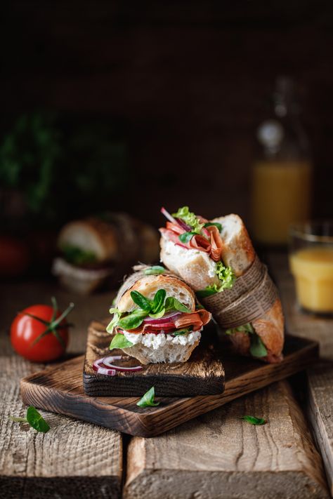 Food Presentation, Silver Jug, Menue Design, Food Burger, Food Photography Inspiration, Western Food, Delicious Sandwiches, Photography Food, Food Photography Styling