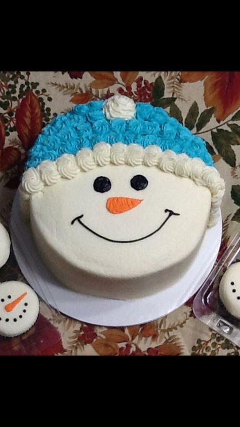 Snow Man Cake Idea, Snowman Smash Cake, Winter Cake Ideas Simple, Frosty The Snowman Cake, Simple Christmas Cake Ideas, Easy Christmas Cake Ideas, Snowman Cake Ideas, Winter Cake Decorating, Snowman Birthday Cake