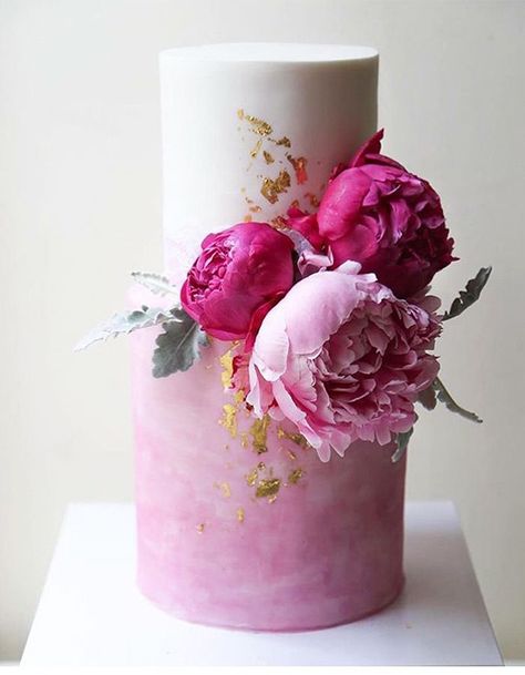 Pink And White Cake, Patisserie Fine, Wedding Cake Ombre, Pastry Ideas, Cake With Flowers, Tall Cakes, Pink Wedding Cake, Cake Walk, Bright Wedding