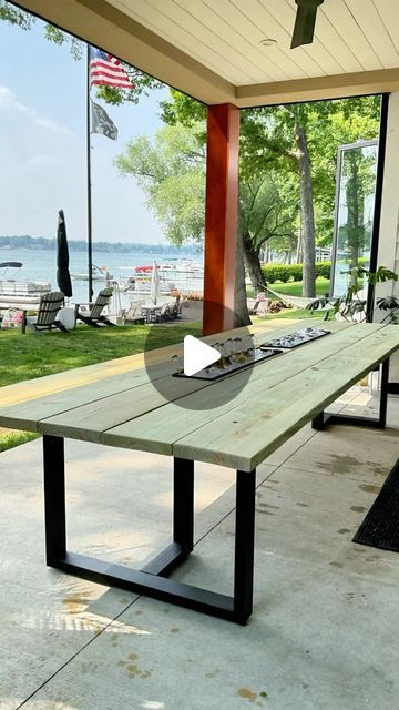 Diy Outdoor Table Dining, Outdoor Table Diy, 2020 Home Decor Trends, Outdoor Table Decor, Bamboo House Design, Beach Table, Diy Outdoor Table, Beach Diy, Drink Table