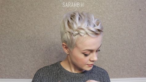 Short Wavy Pixie, Kort Bob, Pixie Cut Styles, Cute Short Haircuts, Short Hair Tutorial, Penteado Cabelo Curto, Trendy Hair, Short Hair Styles Pixie, Pixie Cuts