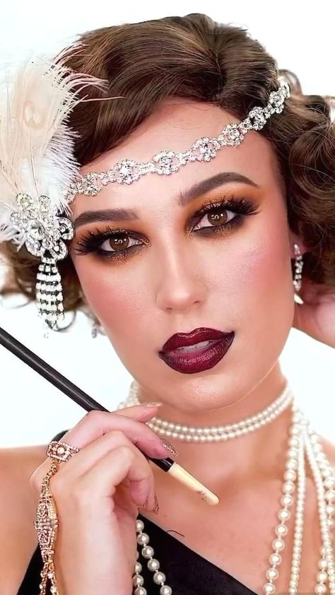 1920s Evening Makeup, Roaring 20s Party Makeup, 1920s Makeup Inspiration, Gatsby Make Up And Hair, Flapper Era Hairstyles, 1920s Make Up Tutorial, 1920s Halloween Makeup, Great Gatsby Hair Styles, Flapper Costume Hair