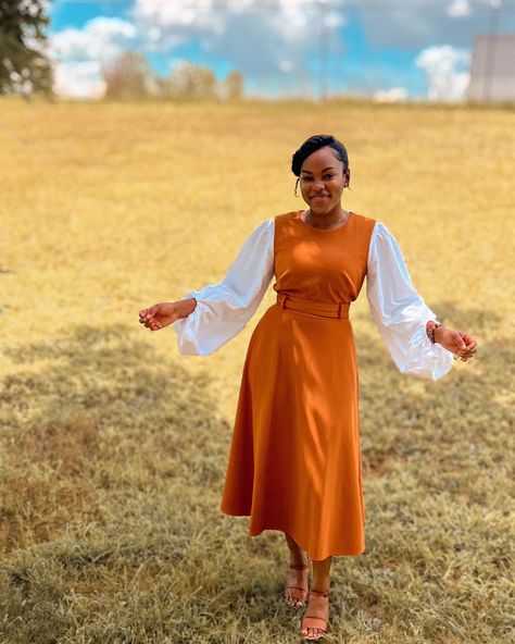 Simple Sunday morning outfit Sunday Morning Outfit, Dress Outfit Black Women, Light Brown Dress, Modest Fashion Christian, Modest Christian Clothing, Modest Church Outfits, Stylish Business Outfits, Morning Outfit, Denim Dress Outfit