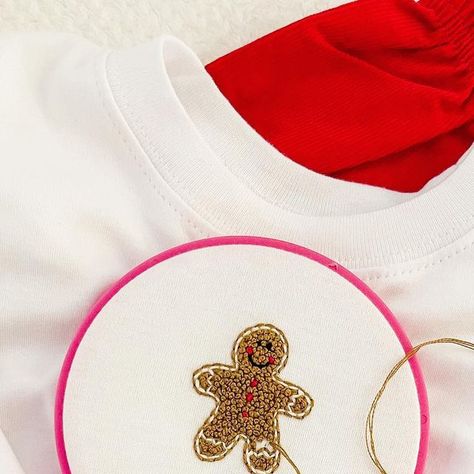 custom hand embroidery by kaitlyn true on Instagram: "who is putting up their tree before thanksgiving?! 🎄🎅🏼🍪 french knot gingerbread man for baby Bo 🫶🏻" Embroidered Gingerbread Men, Embroidery Gingerbread Man, Thanksgiving Hand Embroidery, Gingerbread Man Embroidery, Gingerbread Embroidery, Thanksgiving Embroidery, Needlework Ideas, Hand Embroidery Projects, Creative Things