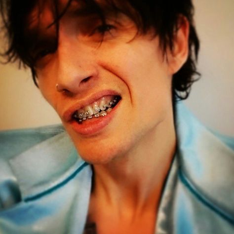 Justin Hawkins of the Darkness looks like the late, great and adored Jeff Buckley Braces, Justin Hawkins, Billy Ocean, Jeff Buckley, Walk The Earth, Great Bands, The Darkness, Electric Blue, The Originals