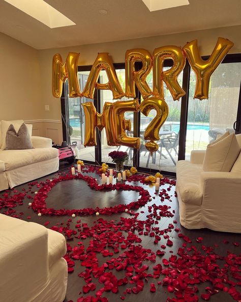 Proposal With Balloons, Marry Me Balloon Ideas, Proposal Hotel Room Ideas, Marry Me Hotel Room Decor, Marry Me Balloon Decoration, Wedding Engagement Decorations, Marry Me Room Decoration, Will You Marry Me Hotel Room, Will You Marry Me Balloons