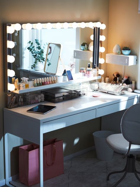 Everything for an all-out vanity table - IKEA Ikea Vanity Table, Vanity Table Ideas, Small Vanity Table, Vanity Set Up, Ikea Makeup, Ikea Micke, Micke Desk, Ikea Vanity, Terminal Bus