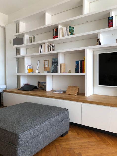 Bibliothèque & soubassement pour salon — FREDFABRIC Library With Tv, Bookcase Inspiration, Bookshelves With Tv, Bookshelves In Living Room, Mobile Tv, Built In Bookcase, Salon Design, Living Room Decor Apartment, Wall Unit