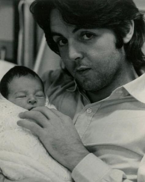 Linda Eastman, Beatles Magazine, Mary Mccartney, Paul And Linda, Newborn Daughter, The Long And Winding Road, Paul And Linda Mccartney, Beatles Photos, Beatles Pictures