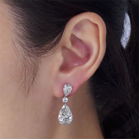 Luxury Earrings Diamond, Diamond Earrings Aesthetic, Wedding Earrings Diamond, High Jewelry Earrings, Luxury Earring, Pear Diamond Earrings, Expensive Earrings, Diamond Earrings Wedding, Diamond Earrings Design