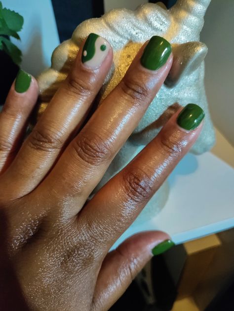 Dipped Nails Natural Gel Nails Ideas Short Green, Nail Art For Natural Short Nails, Dip Natural Nails Ideas Short, Dip On Real Nails, Fall Gel Nails Green, Earthy Short Nails, Green Oval Acrylic Nails, Olive Green Nails Short, Gel Mani Short Nails Summer