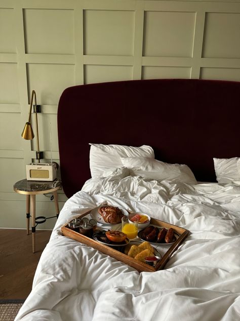 Breakfast in bed Hoxton hotel London hotel Luxury Travel Lifestyle Aesthetic, London Hotel Aesthetic, Hotel Bed Aesthetic, Hotel Breakfast In Bed, Hotel Aesthetic Room, Vintage Hotel Aesthetic, Bed And Breakfast Aesthetic, Hotel Bedroom Aesthetic, Hotel Room Modern