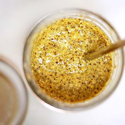 This quick and easy Homemade Spicy Mustard is delicious with sandwiches or other dishes and stores well in the fridge. It is dairy-free and vegan-friendly. Essen, Brown Mustard Recipe, Homemade Mustard, Mustard Recipe, Spicy Mustard, Homemade Ramen, Spicy Brown Mustard, Homemade Condiments, Condiment Recipes