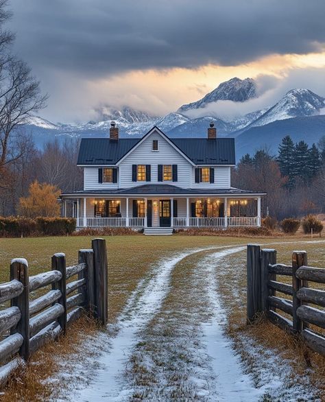 Old And Modern House, Country Home On Land, Southern Mountain Home, Nice Country Houses, Cute Country House Farmhouse, 200 Year Old Farmhouse, Future Dream House, Simple Home Exterior Design, Farm Country House