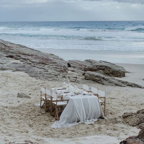 The Supper Club on Instagram: “She fell in love by the seaside.. ⠀⠀⠀⠀⠀⠀⠀⠀⠀ The Pouring - a dreamy collaboration led by @boholuxeandco ⠀⠀⠀⠀⠀⠀⠀⠀⠀ With help from -…” Coastal Boho Wedding, Coastal Cowgirl Wedding, Coastal Wedding Dress, Boho Wedding Aesthetic, Miami Elopement, Layered Table, Coastal Luxe, Oceanfront Wedding, Beachy Wedding