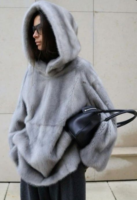 Style Inspo Winter, Stylish Images, Outfit For Autumn, Looks For Spring, Mink Jacket, Grey Fur, Mode Chanel, Clothing Shopping, Hot Style