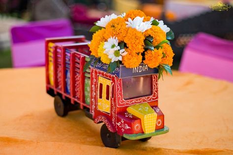 Indian Wedding Centerpieces, Haldi Decoration Ideas, Corporate Events Decoration, Wedding Decor Photos, Mini Truck, Wedding Planning Decor, Carnival Themes, Anniversary Decorations, Wedding Decor Inspiration