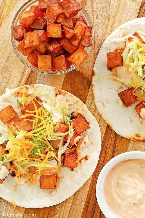 Taco Bell Spicy Potato Taco, Taco Bell Potatoes, Soft Tacos Recipes, Taco Bell Copycat, Taco Bell Recipes, Homemade Chipotle, Potato Tacos, Taco Fillings, Taco Pasta