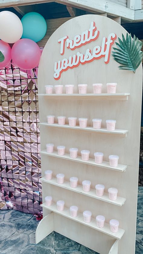 Shelf For Party Favors, Party Favor Shelves, Party Favor Wall Ideas, Party Favor Backdrop, Party Stand Ideas, Party Favor Stand, Favor Wall Display, Party Favor Display Ideas, Party Favor Display