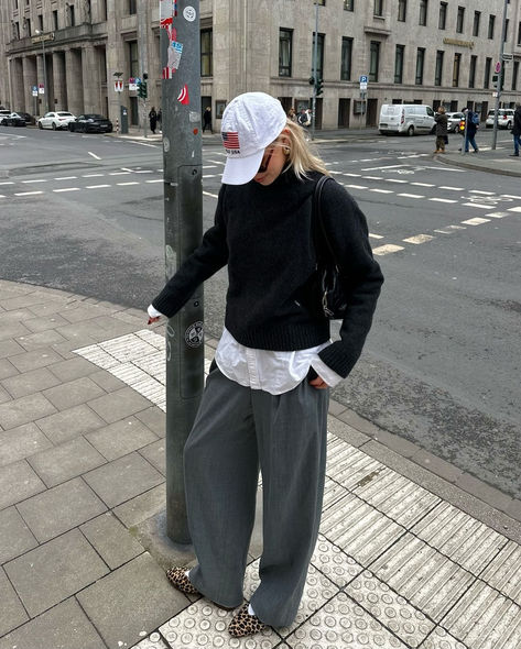 credits:@linda.sza (From Instagram) Cozy fall layers 🍂🖤 Oversized knits, wide-leg pants, and a pop of leopard print 🐆. Effortlessly stylish with a streetwear edge 🚶‍♀️✨  #FallFashion #LayerUp #CozyVibes #StreetStyle #LeopardPrint #AutumnOutfit #OversizedStyle #ChicLayers Black Sweater White Shirt, Grey Trousers Outfit Women, Style Black Sweater, Grey Trousers Outfit, Adidas Shoes White, Back To School Outfits Black, Linda Sza, Adidas Pants Outfit, Wide Pants Outfit